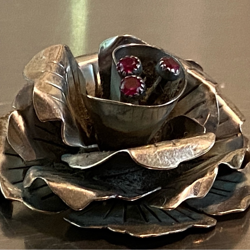 Sterling Silver Flower Brooch Ruby Red Stones 16gm - image 6